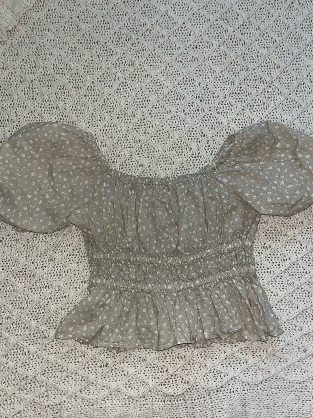 100% Cotton Vintage Smocked Peplum Puff-Sleeve Top in Light Taupe Floral